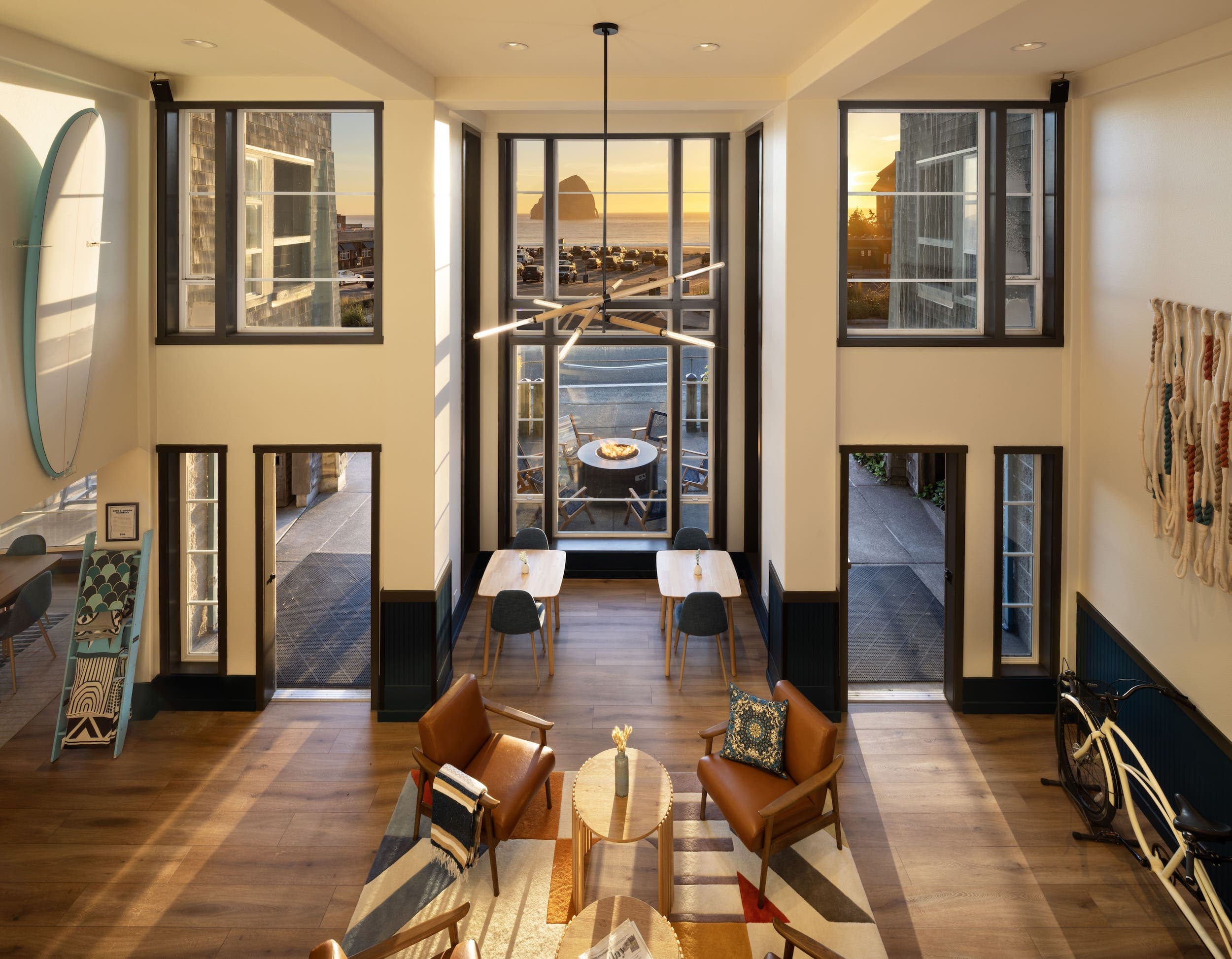 Inn At Cape Kiwanda lobby lounge area with a fantastic view of the ocean