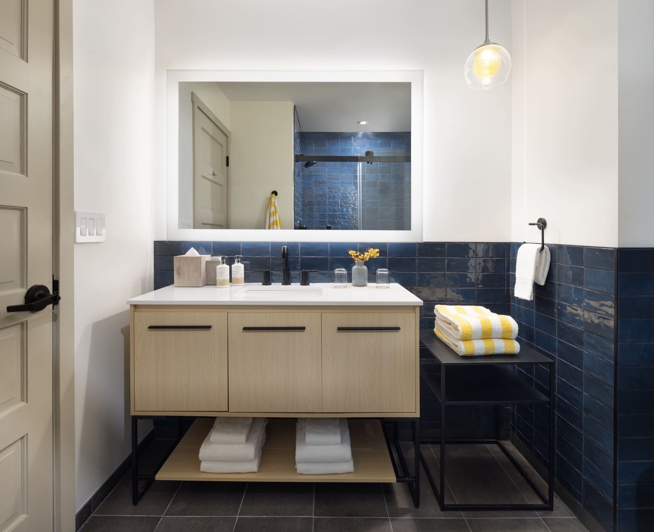 Inn At Cape Kiwanda Signature King Bathroom