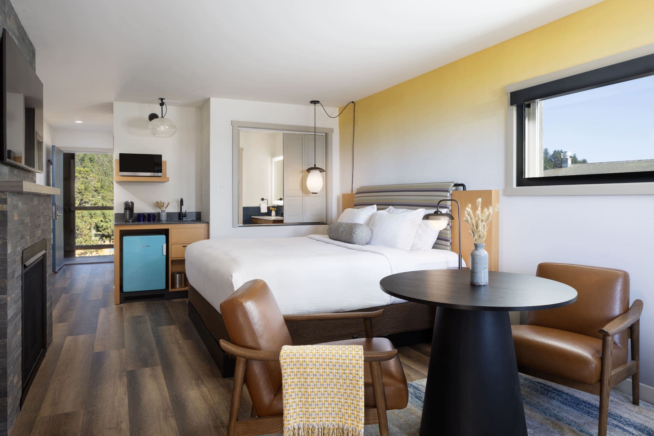 Inn At Cape Kiwanda Signature King Jetted Tub room with an open concept and round table for two